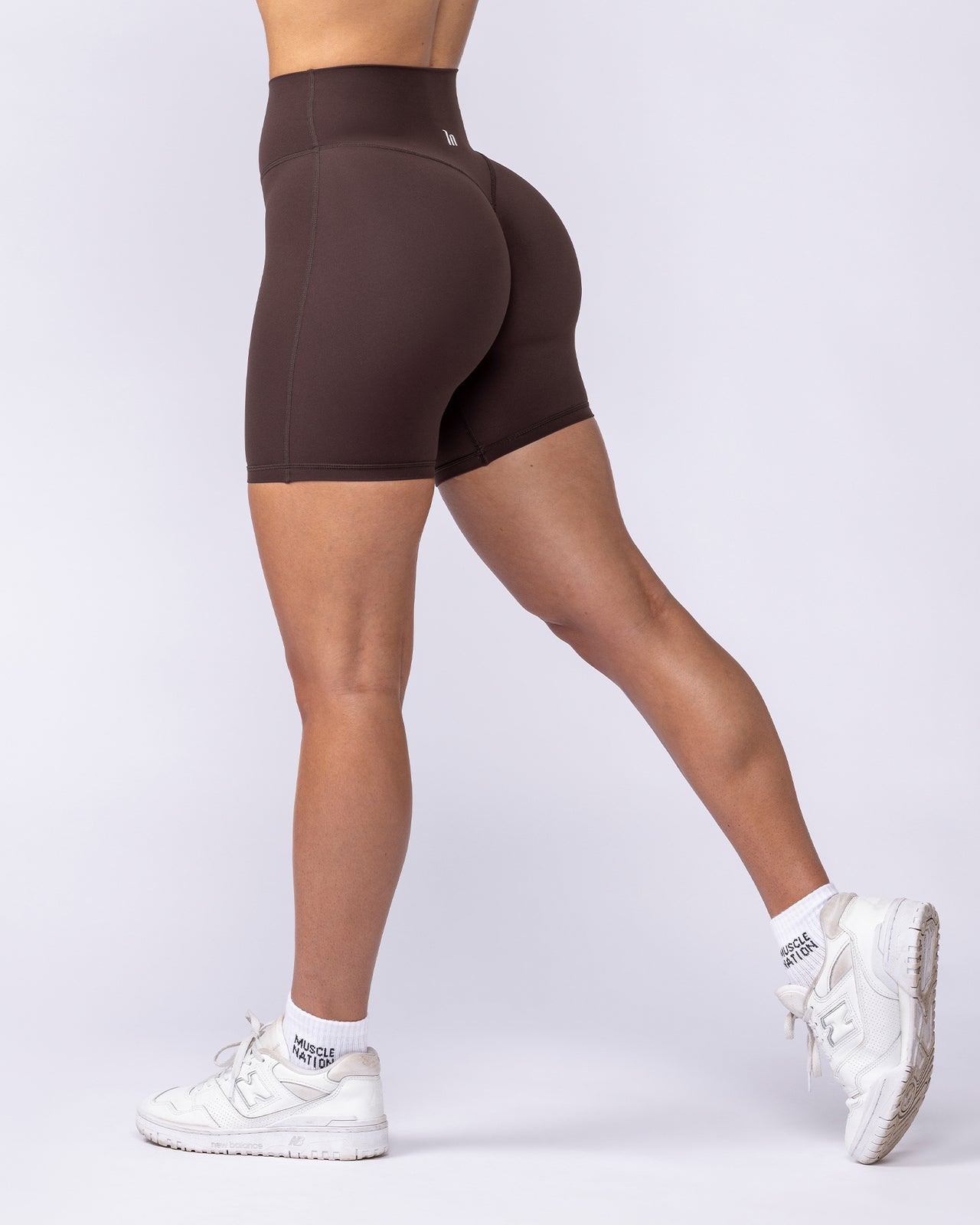 Aura Peachy Invisible Scrunch Bike Shorts - Cocoa