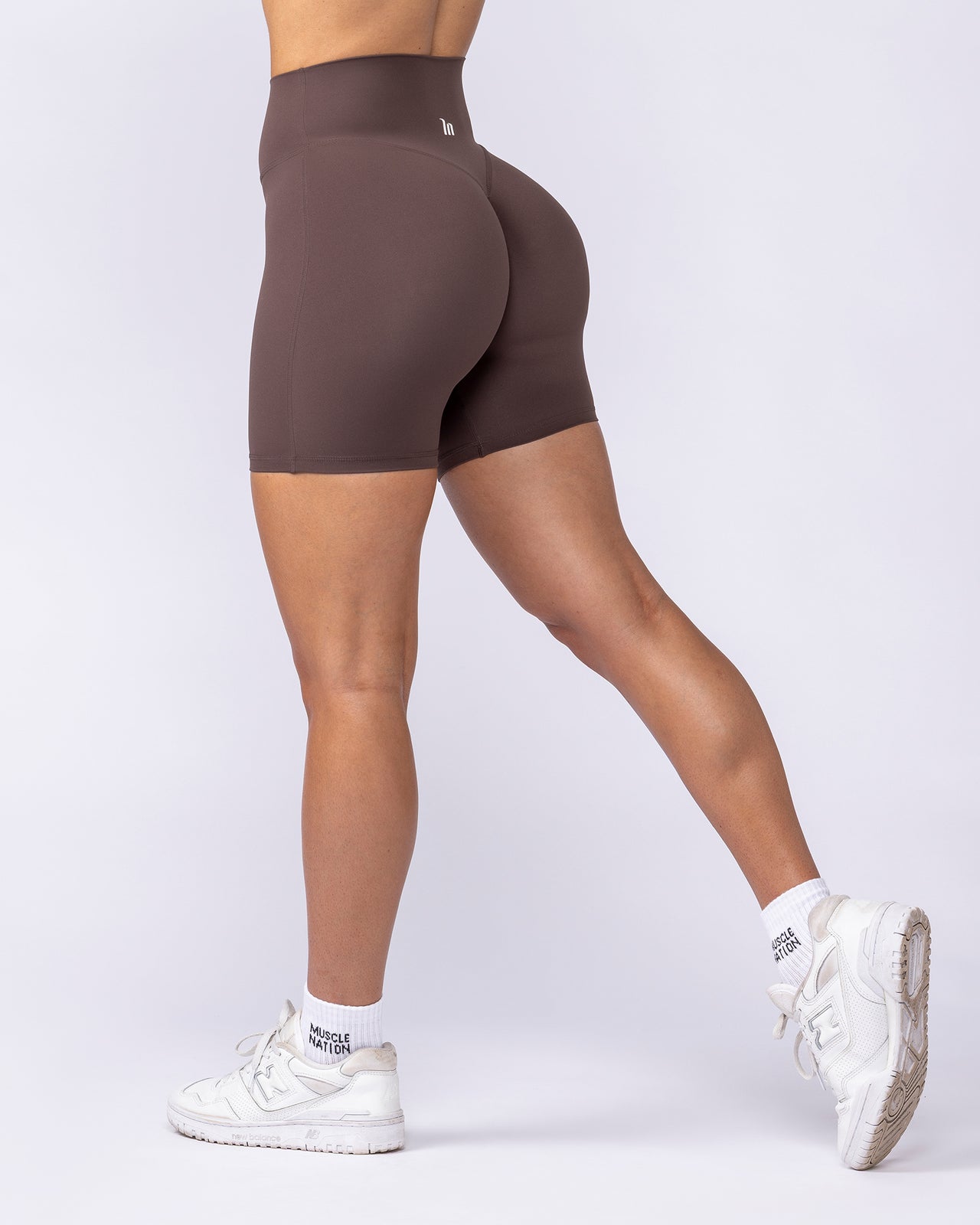 Aura Peachy Invisible Scrunch Bike Shorts - Cola