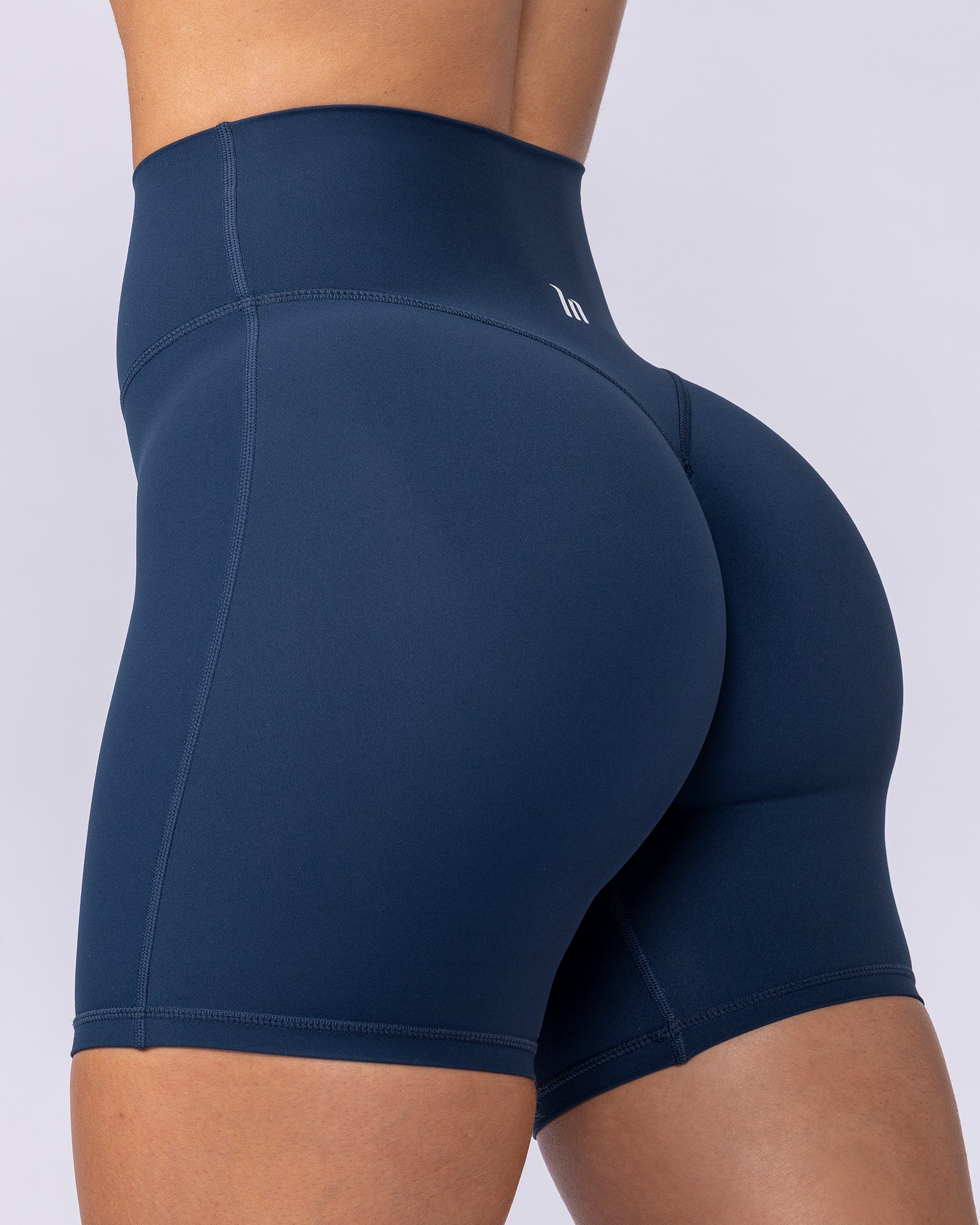 Aura Peachy Invisible Scrunch Bike Shorts - Navy