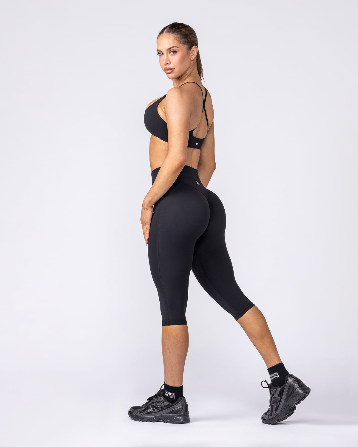 Aura Peachy Invisible Scrunch Capri - Black