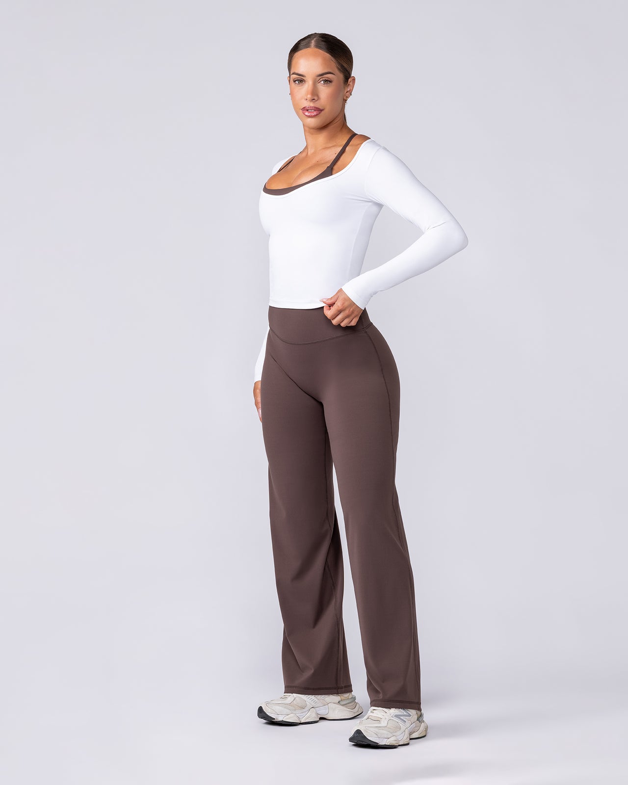 Aura Straight Leg Leggings Short - Cola