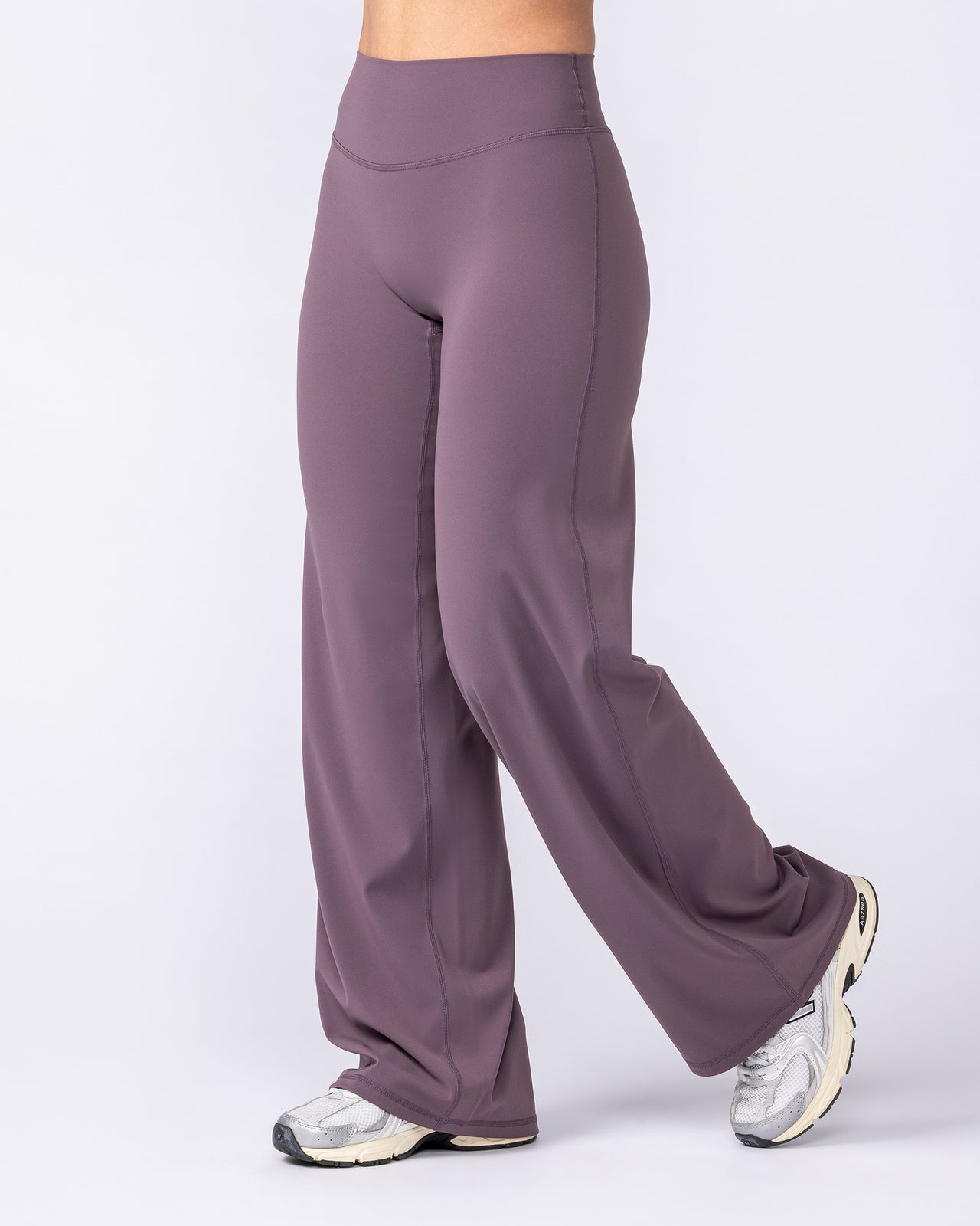 Aura Straight Leg Leggings Short - Dark Thistle