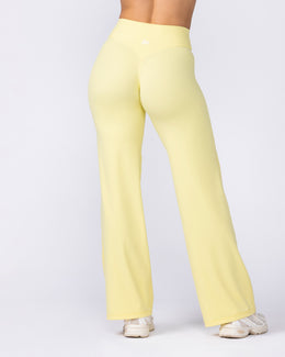 Aura Straight Leg Leggings Regular Zesty Lemon - Muscle Nation women's leggings