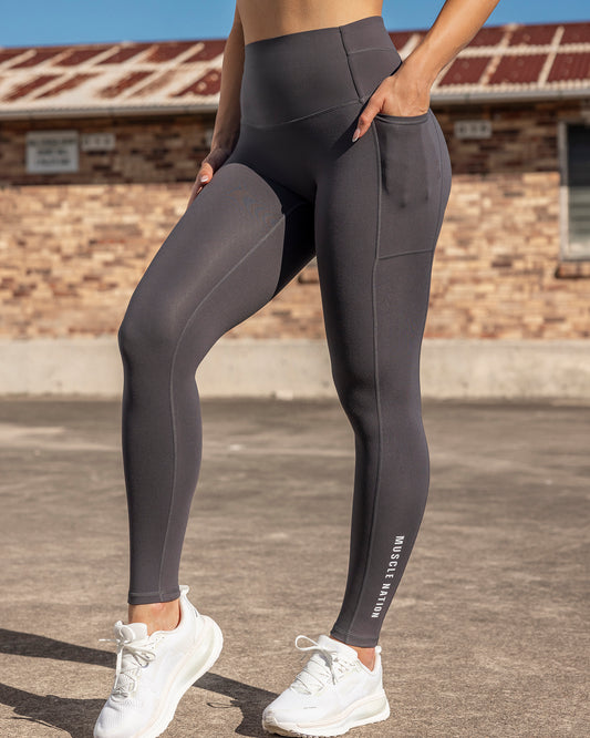 Unrivalled Everyday Pocket Ankle Leggings in Phantom