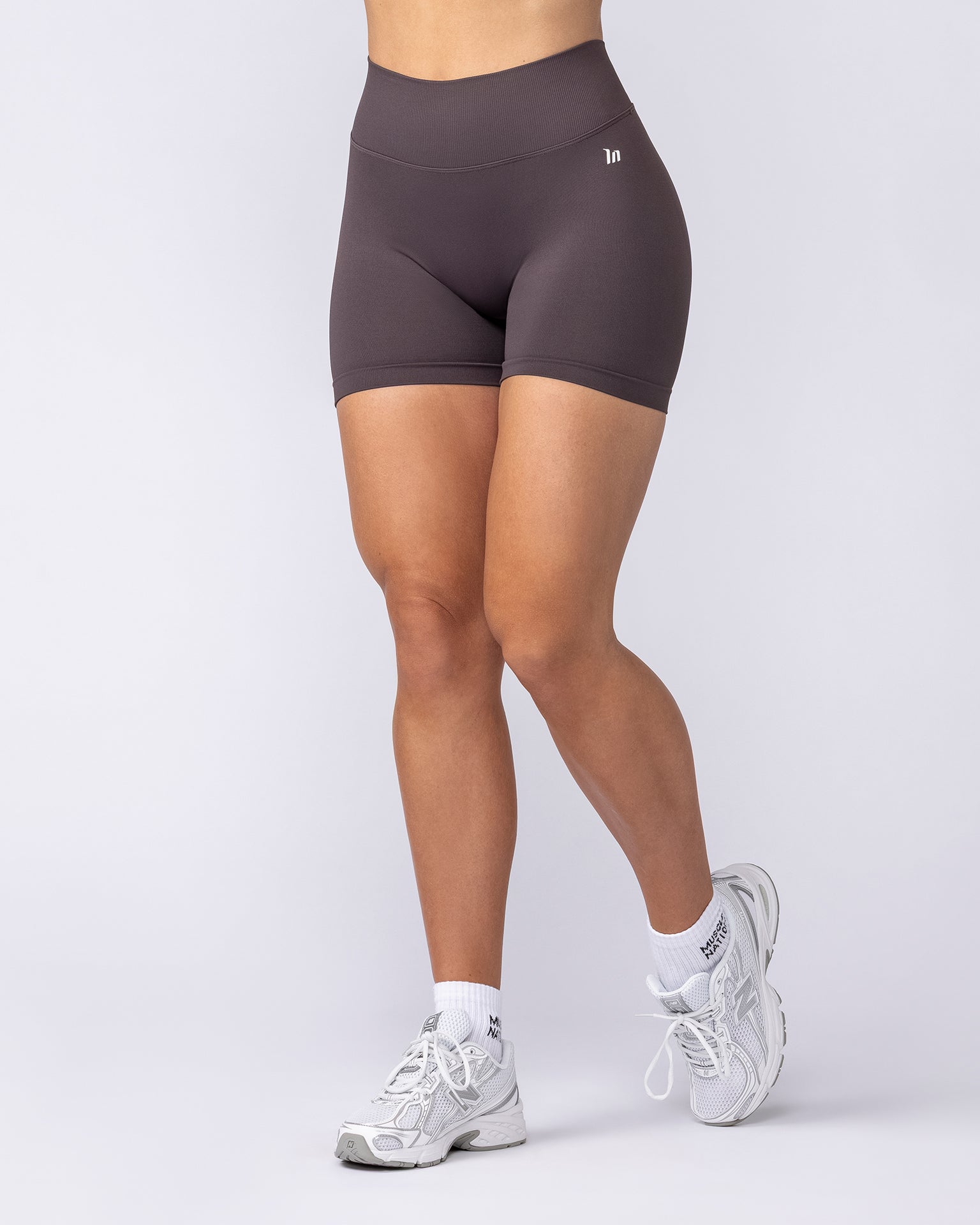 Revealed V Back Seamless Midway Shorts - Black Coffee