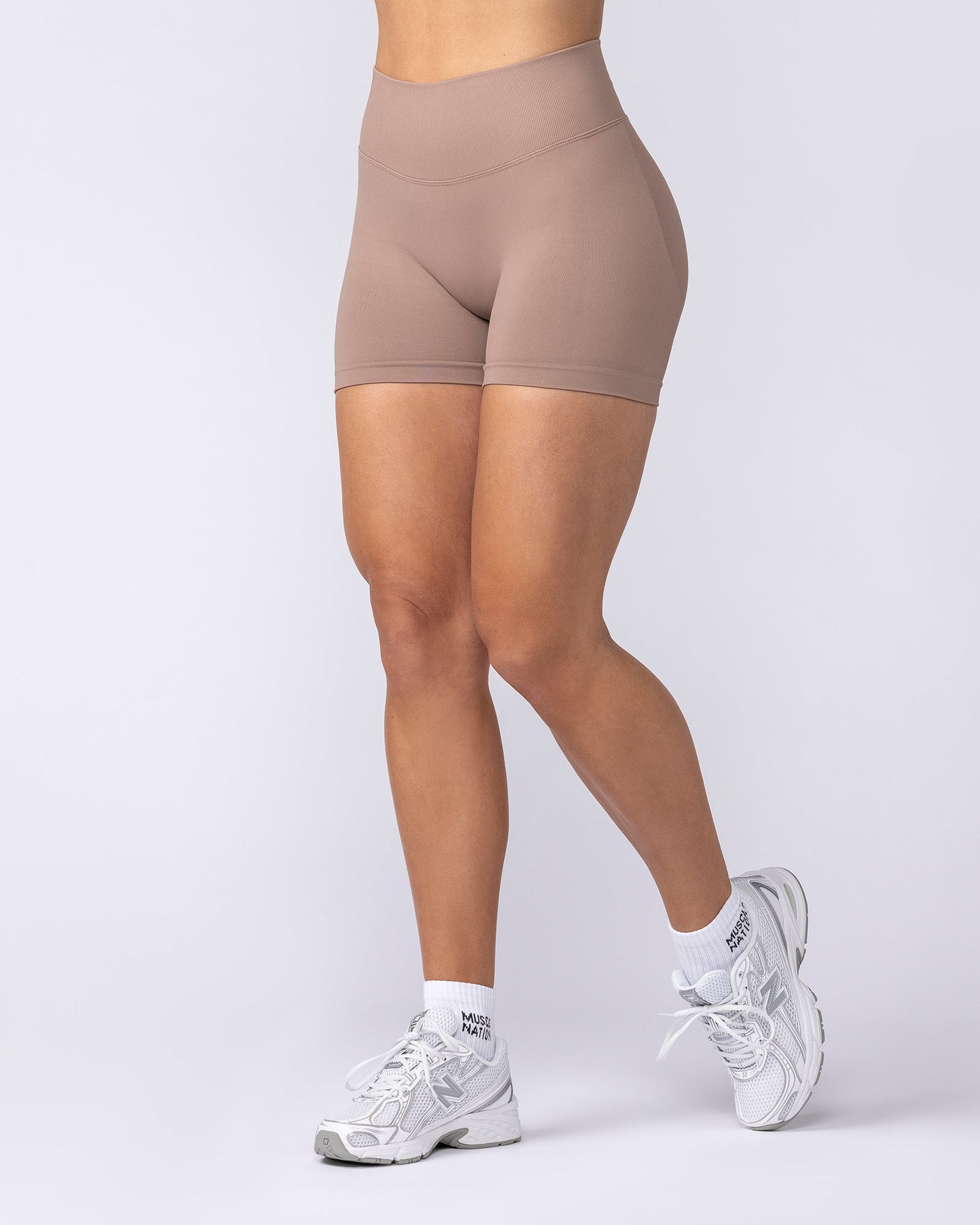 Revealed Seamless Midway Shorts - Praline
